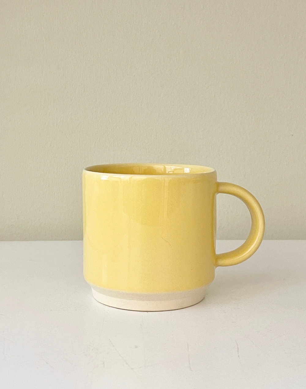 Stilleben_Memphis_krus_Yellow